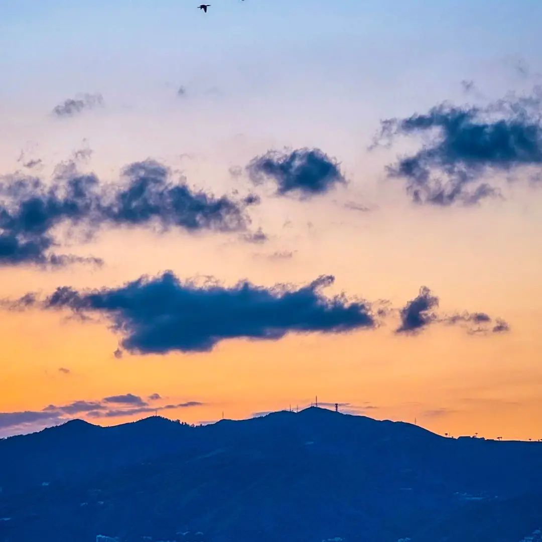 Dove il mare abbraccia il cielo\n