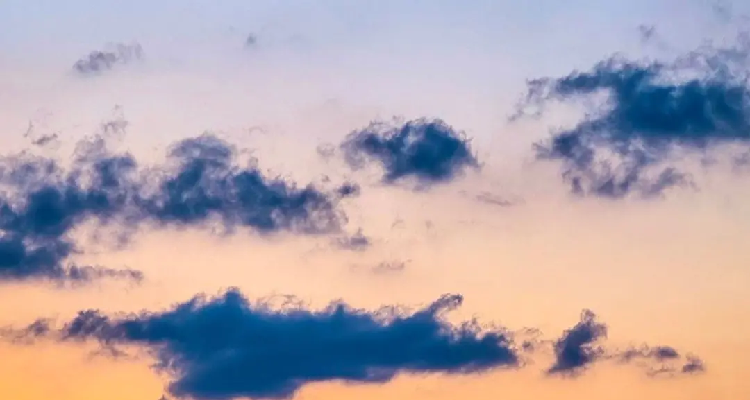 Dove il mare abbraccia il cielo\n