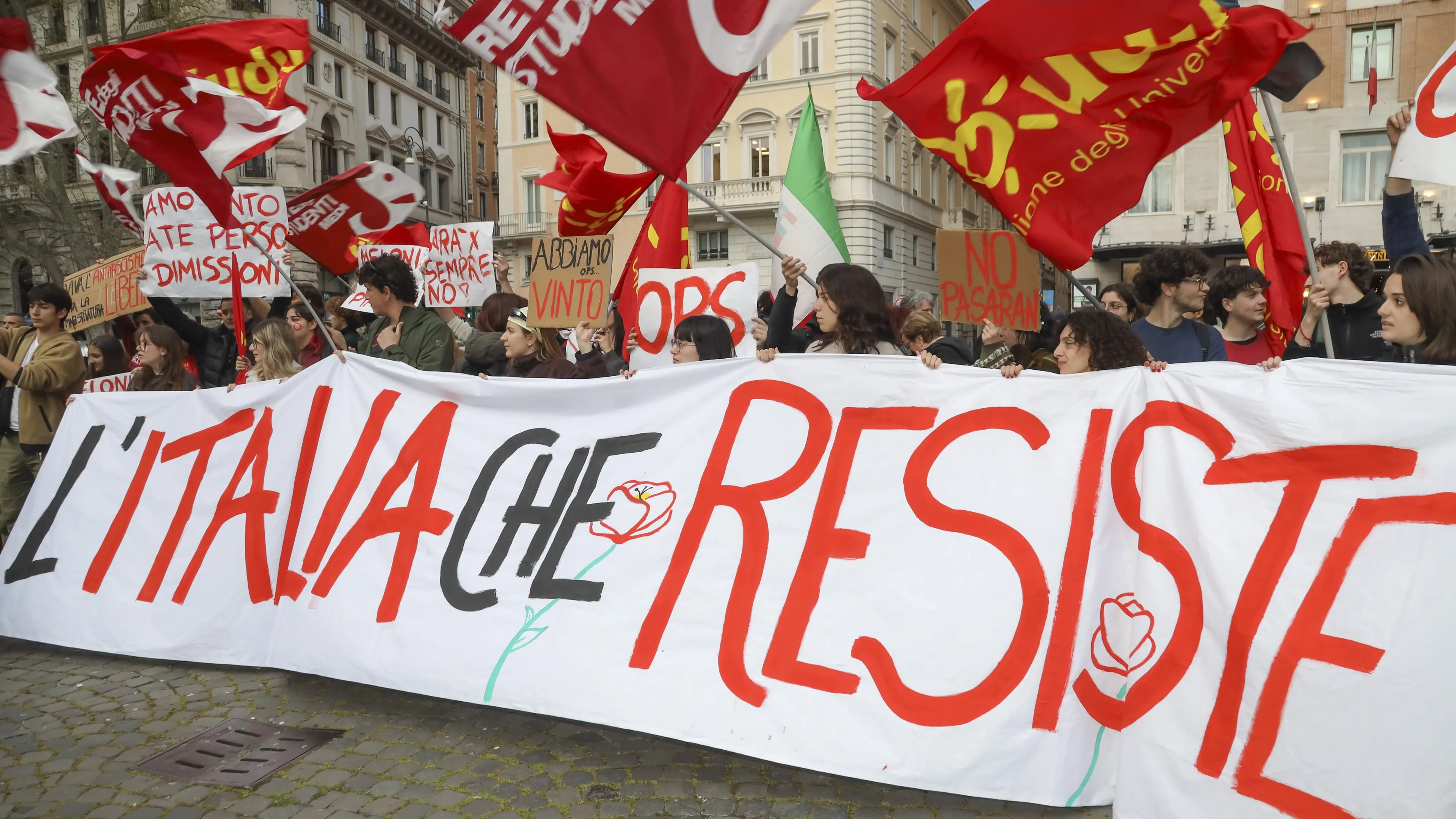 <p>I festeggiamenti per il No a Roma</p>\\n