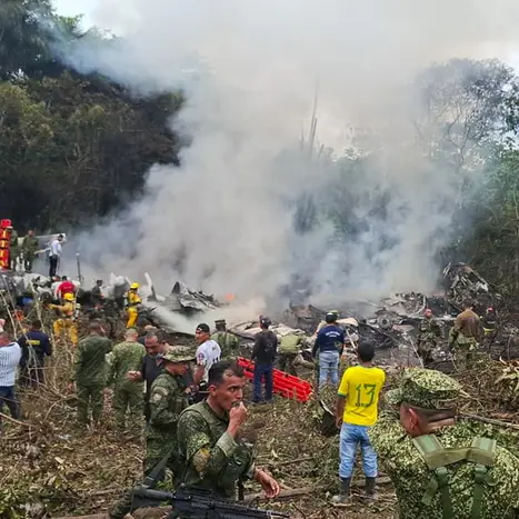 Si schianta un aereo militare colombiano: 66 morti e decine di feriti, a bordo erano in 125\n