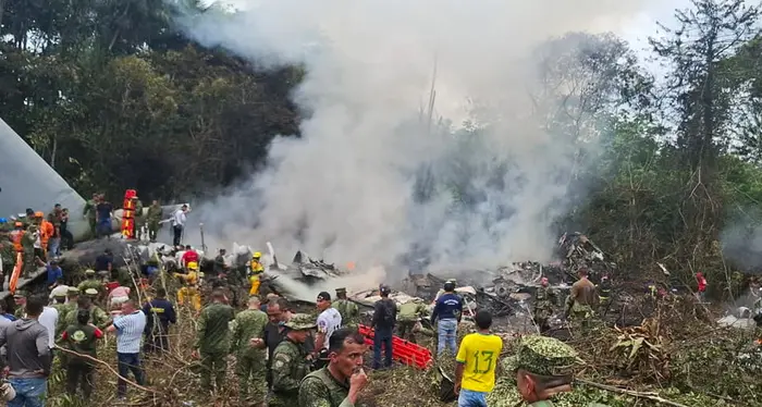 Si schianta un aereo militare colombiano: 66 morti e decine di feriti, a bordo erano in 125\n