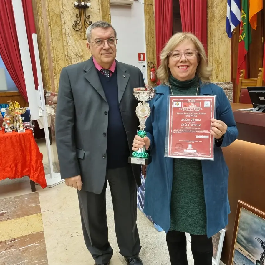 “Premio San Valentino – L’amore e’ tutti i giorni…”, la poetessa di Locri Luisa Totino conquista il terzo posto\n