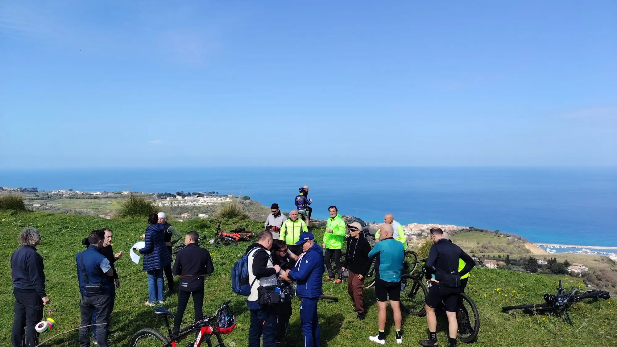 Drapia e Zungri a Linea verde, tra i protagonisti Bicinsieme: «La nostra\u00A0filosofia di viaggio basata su lentezza e sostenibilità»\n