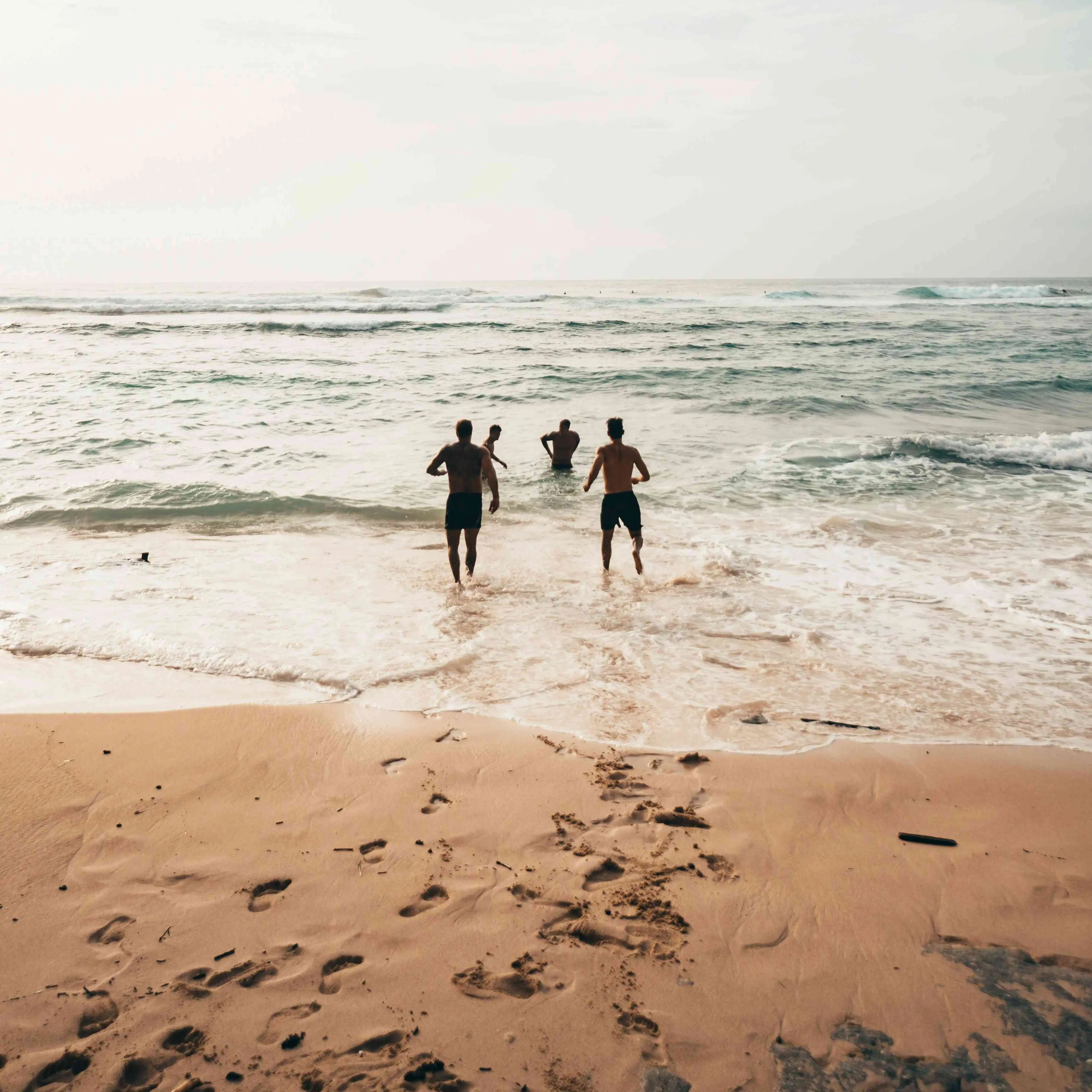 Mare in Calabria, per l’Arpacal il 97% delle acque è balneabile. Mancuso: «Risultato di un sistema di controllo efficace»\n