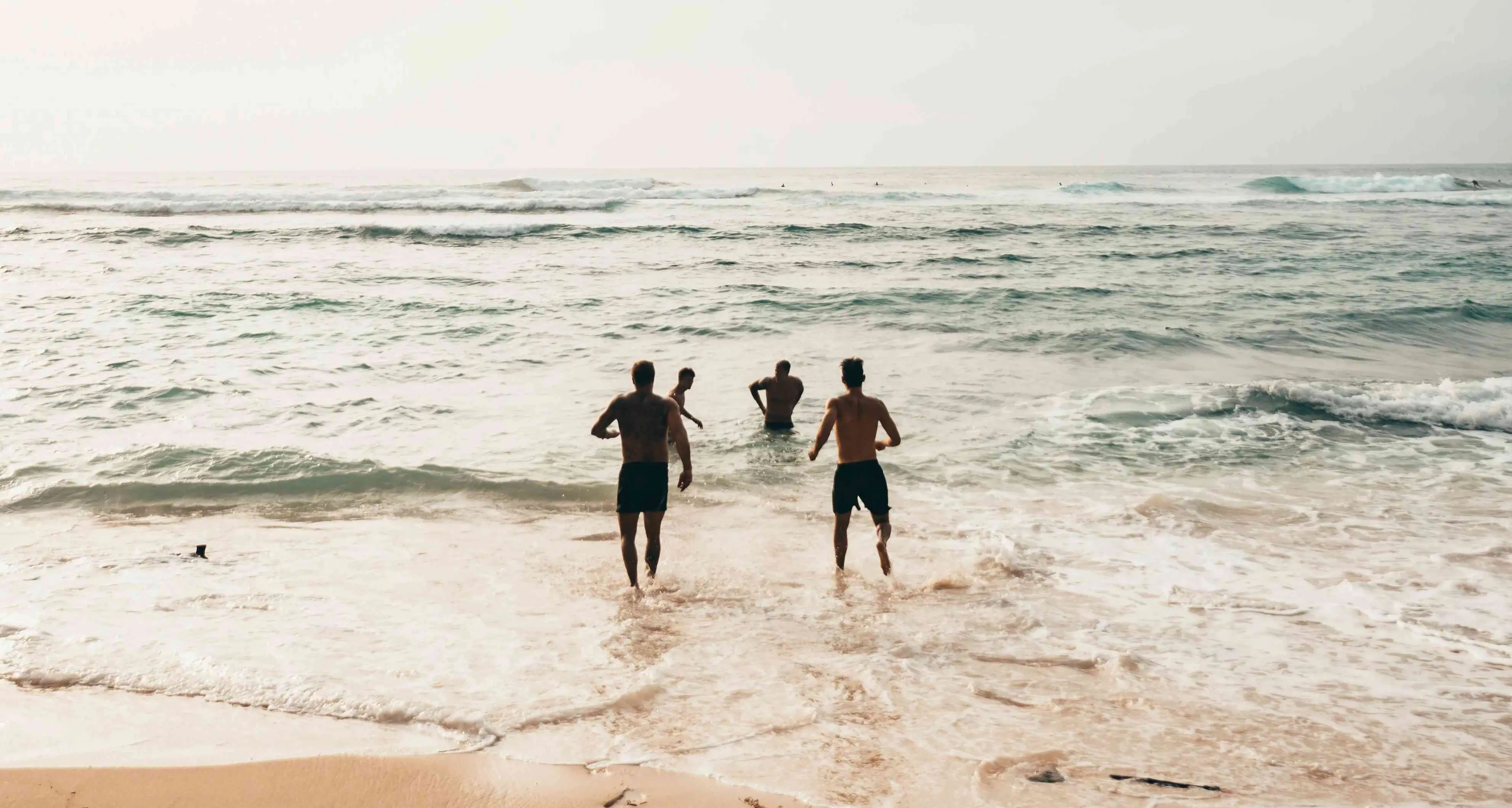 Mare in Calabria, per l’Arpacal il 97% delle acque è balneabile. Mancuso: «Risultato di un sistema di controllo efficace»\n