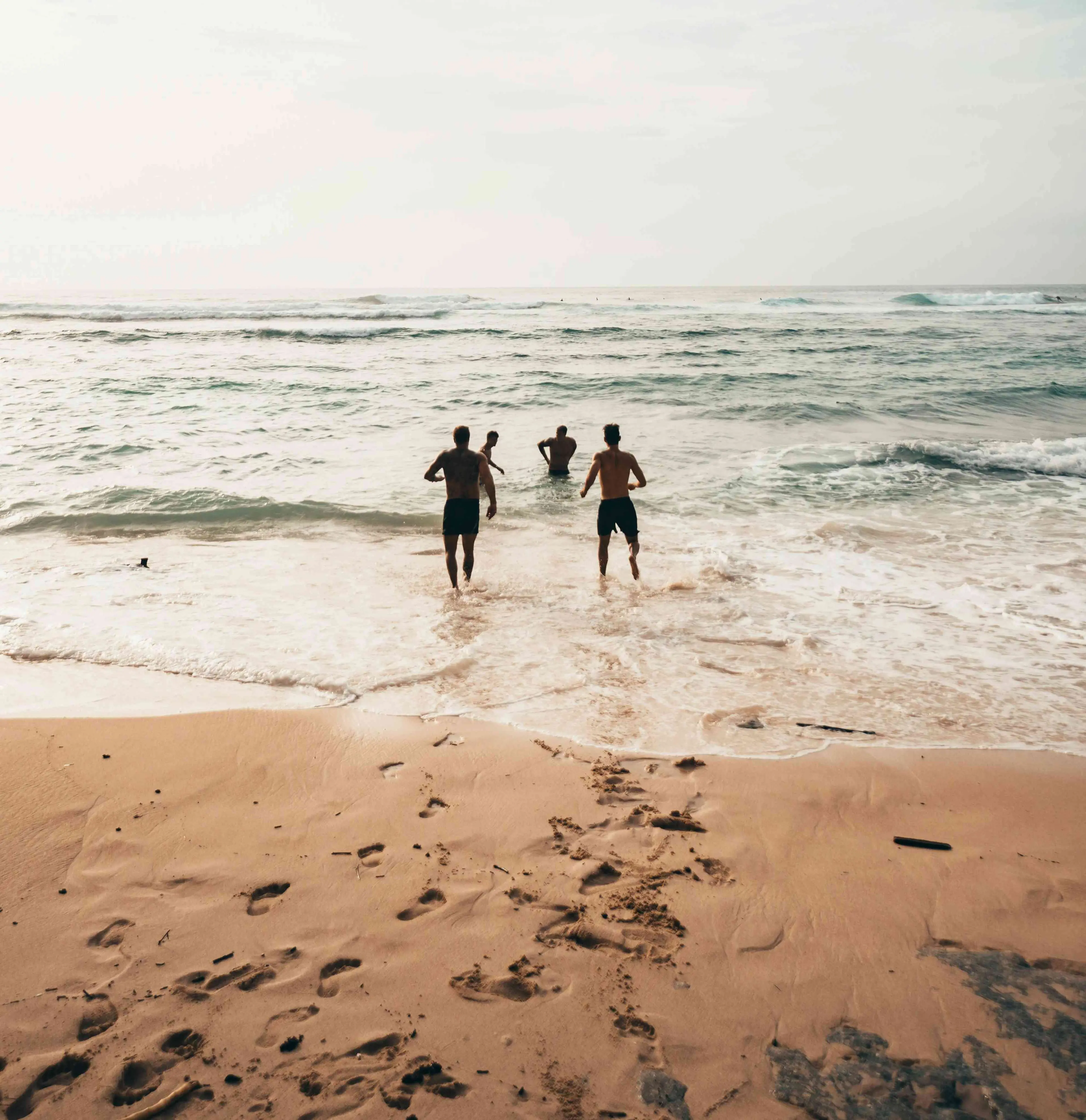 Mare in Calabria, per l’Arpacal il 97% delle acque è balneabile. Mancuso: «Risultato di un sistema di controllo efficace»\n