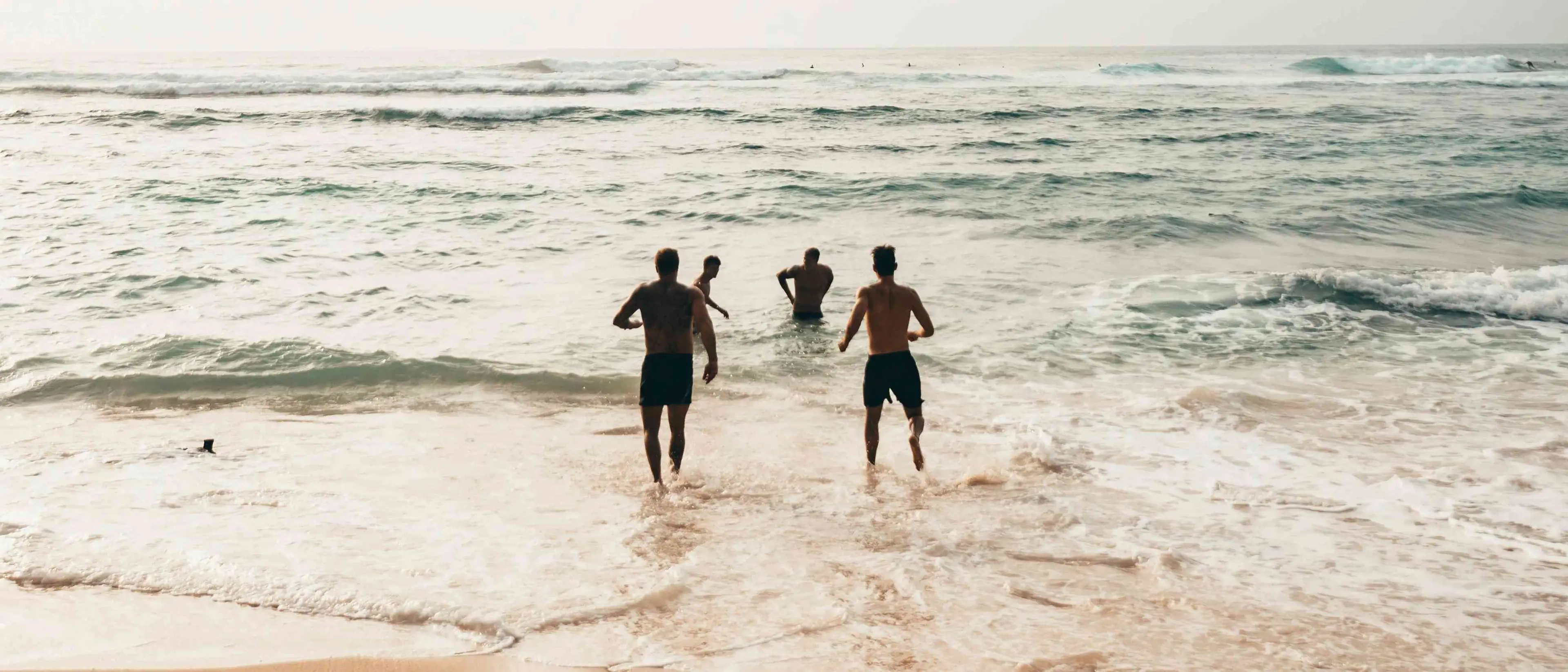 Mare in Calabria, per l’Arpacal il 97% delle acque è balneabile. Mancuso: «Risultato di un sistema di controllo efficace»\n