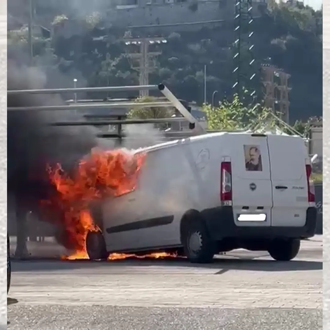 Cetraro, incendio ad un furgone davanti alla Lidl: carabiniere evita una tragedia | VIDEO