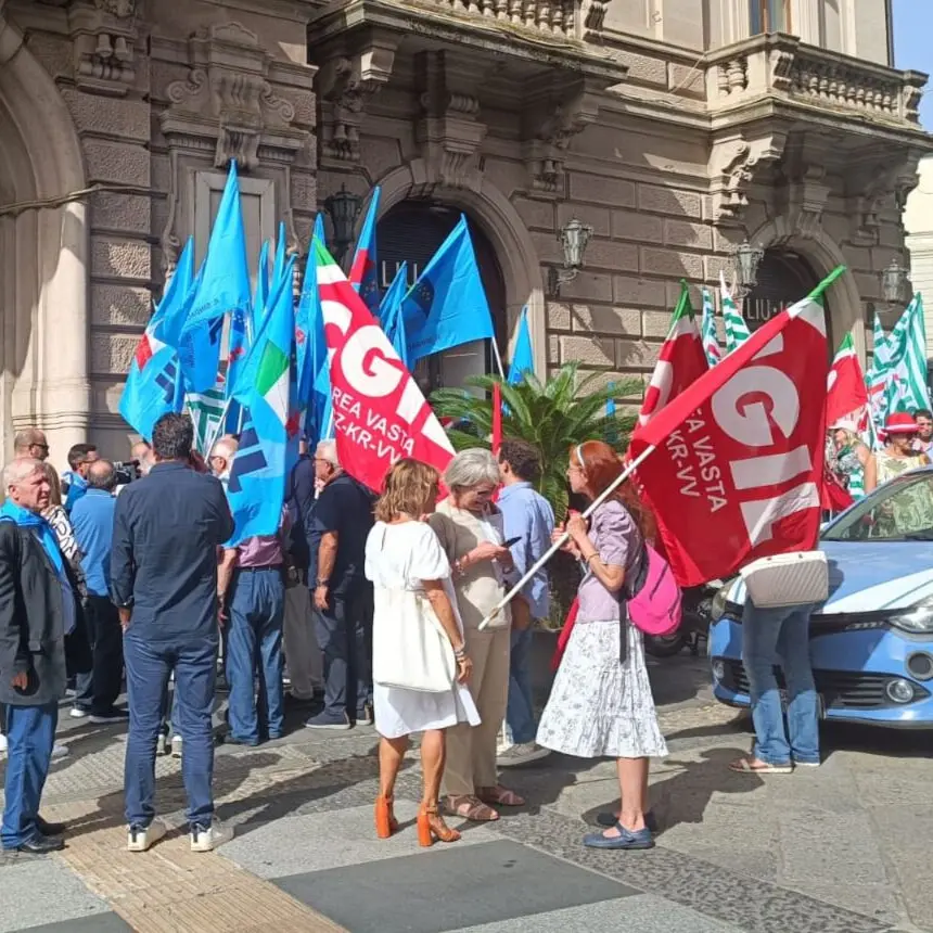 Tirocinanti, niente stabilizzazione per circa mille lavoratori:\u00A0i sindacati chiedono un incontro urgente alla Regione\n