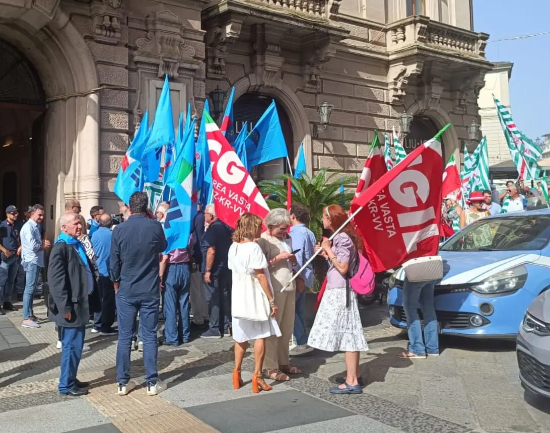 Tirocinanti, niente stabilizzazione per circa mille lavoratori:\u00A0i sindacati chiedono un incontro urgente alla Regione\n