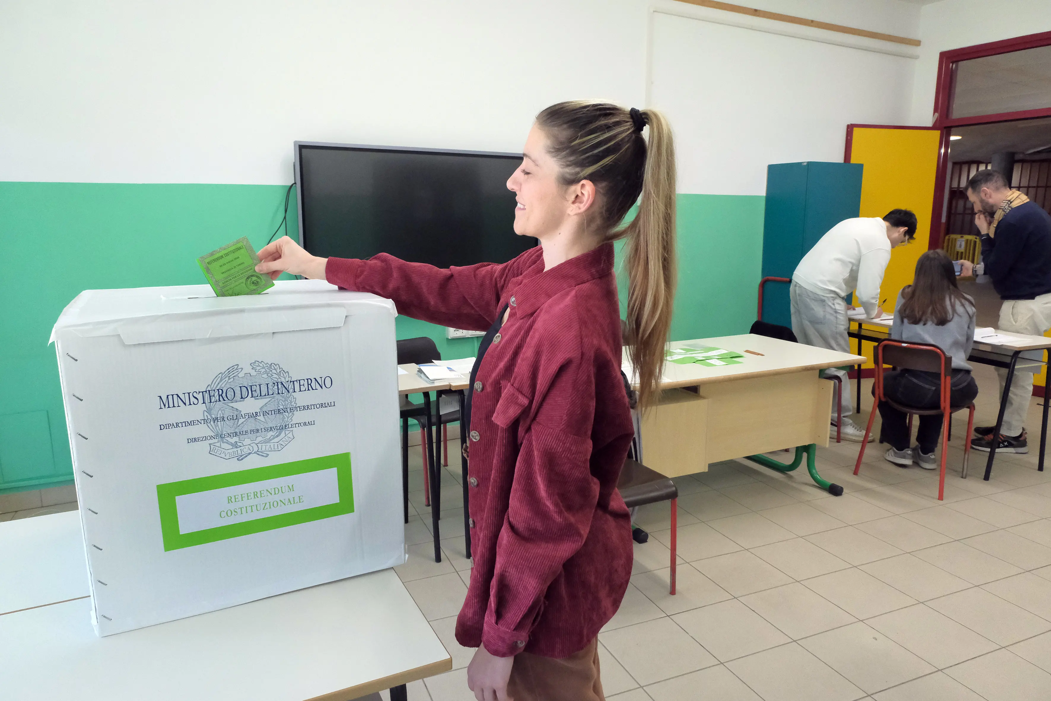 Referendum, diritti\u00A0negati\u00A0ai fuorisede. Due ragazze vibonesi:\u00A0«Tornare costava troppo, ecco come abbiamo votato»\n