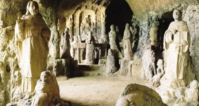 Piedigrotta, il sindaco di Pizzo e la direttrice dei Musei Civici\u00A0chiedono di sbloccare\u00A0gli interventi già finanziati: «Salvare la Chiesetta»\n