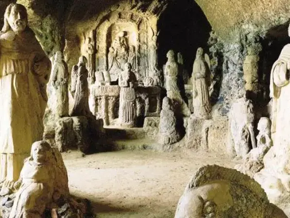 Piedigrotta, il sindaco di Pizzo e la direttrice dei Musei Civici chiedono di sbloccare gli interventi già finanziati: «Salvare la Chiesetta»