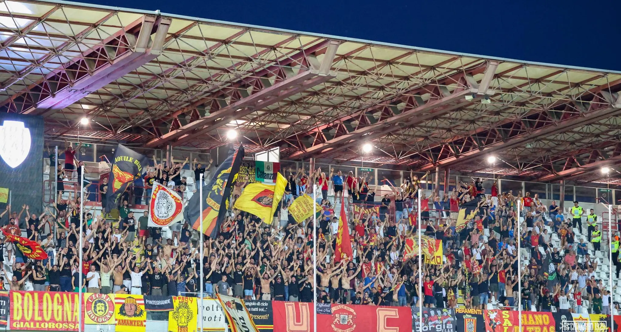 Scontri prima della\u00A0gara di\u00A0Cesena,\u00A0divieto di trasferta ai residenti a Catanzaro per il match dell’11 aprile con\u00A0l’Avellino\n