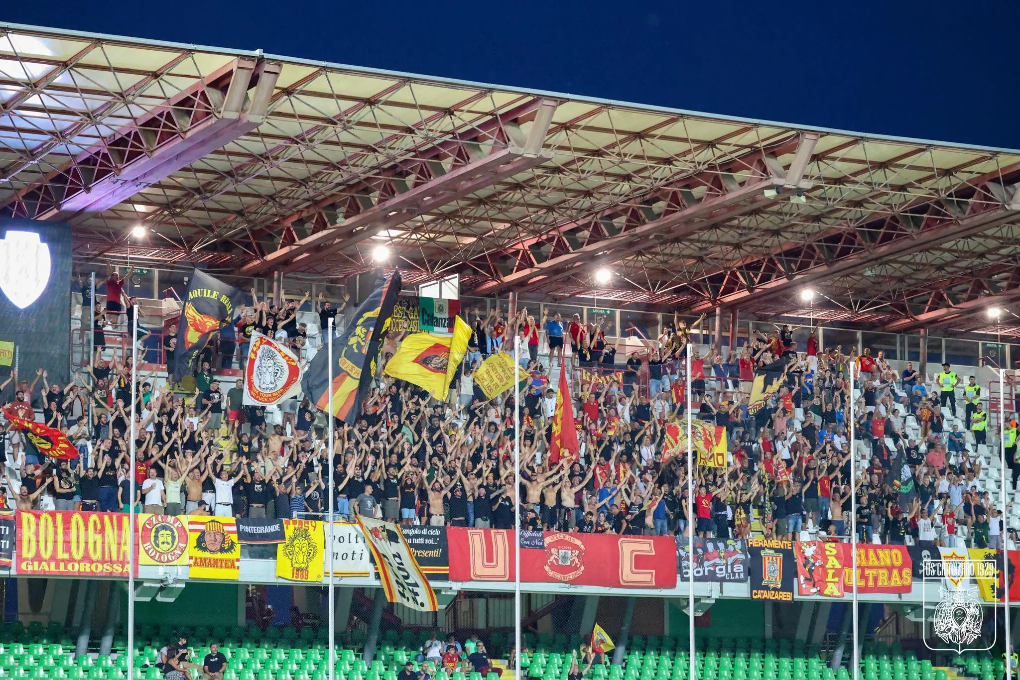 Scontri prima della\u00A0gara di\u00A0Cesena,\u00A0divieto di trasferta ai residenti a Catanzaro per il match dell’11 aprile con\u00A0l’Avellino\n