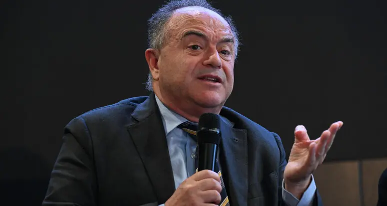 <p>Referendum, Gratteri: «I cittadini <span style=\"color:hsl(0, 75%, 60%);\">hanno difeso la Costituzione</span>. Ora riforme condivise senza posizioni ideologiche contro i magistrati»</p>