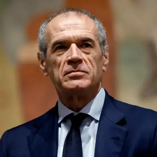 <p>Cottarelli all’Unical: «Meloni non è più invincibile ma arriverà a fine legislatura». E sulla guerra: «Non durerà molto»</p>