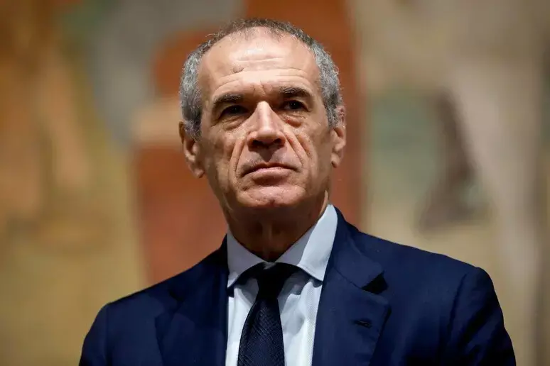 Cottarelli all’Unical:\u00A0«Meloni non è più invincibile ma arriverà a fine legislatura». E sulla guerra:\u00A0«Non durerà molto»\n