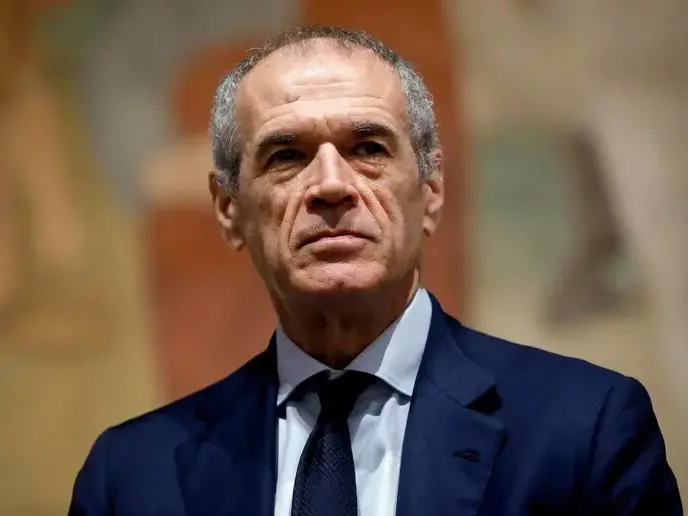 Cottarelli all’Unical: «Meloni non è più invincibile ma arriverà a fine legislatura». E sulla guerra: «Non durerà molto»