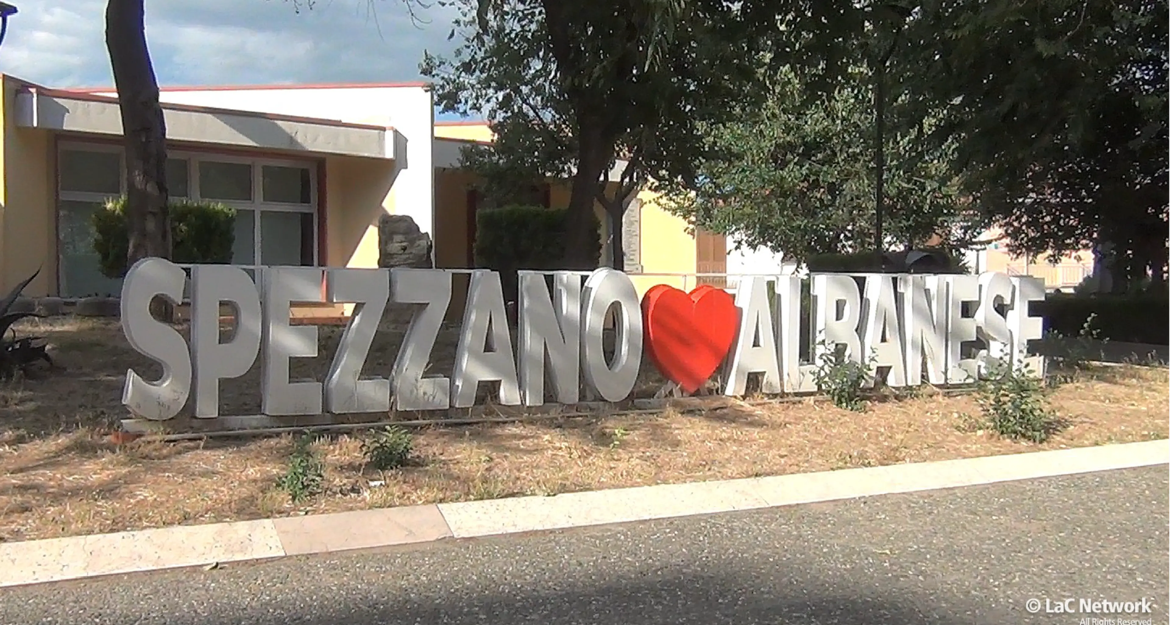 Un ponte tra passato e futuro nel cuore di Spezzano Albanese\n