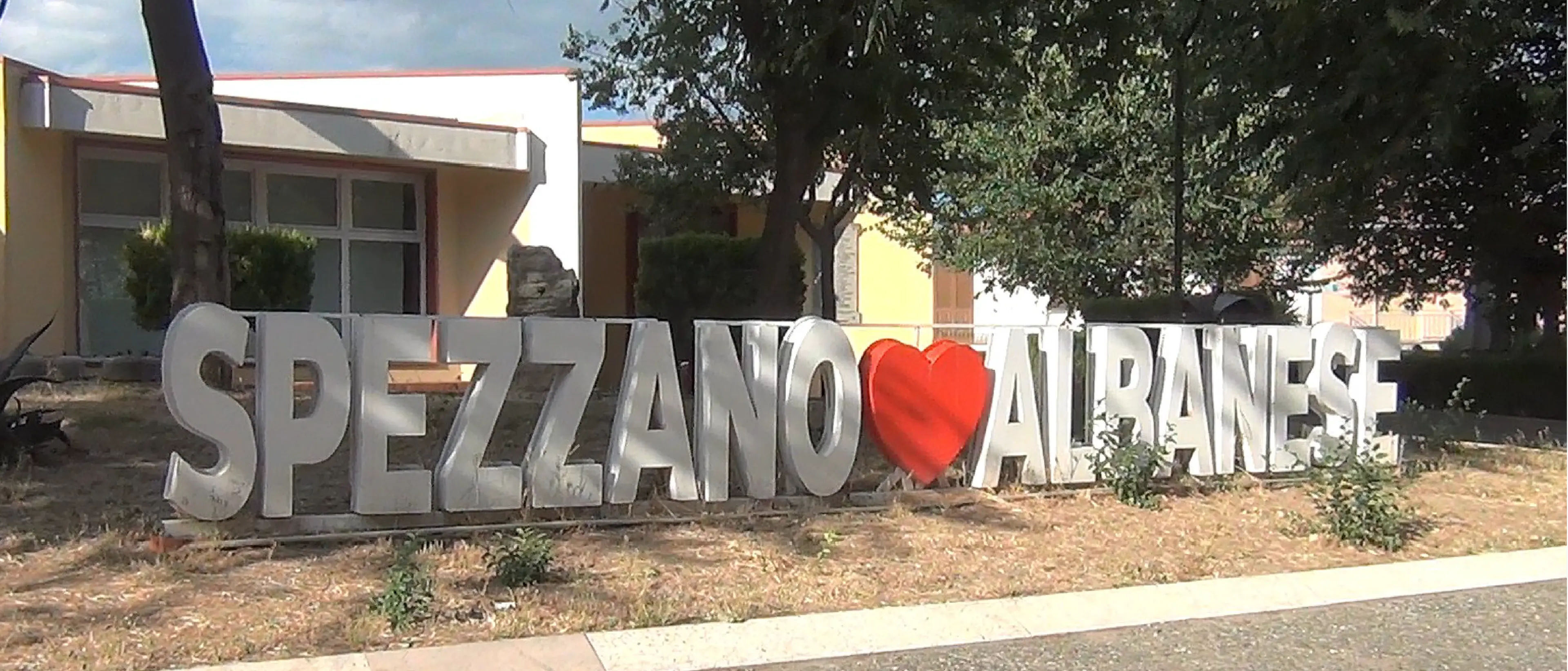 Un ponte tra passato e futuro nel cuore di Spezzano Albanese\n