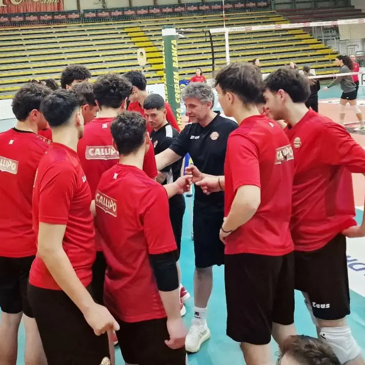 Pallavolo, la Tonno Callipo maschile mette le mani sulla vetta. Lanci: «L'appetito vien mangiando, i ragazzi stanno facendo cose straordinarie»\n