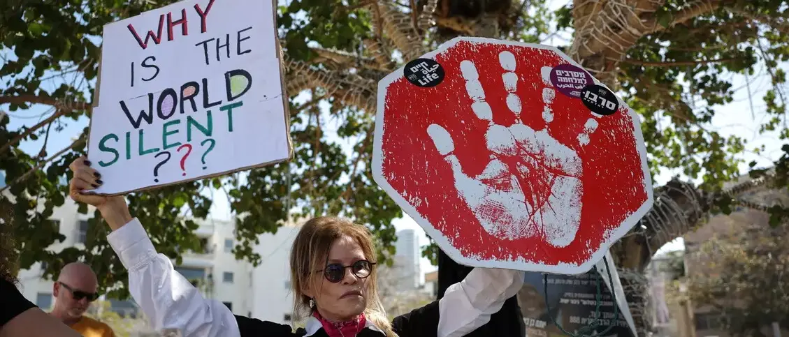 Guerra in Iran, in Italia le piazze sono divise:\u00A0contro la guerra ma tra scontri e propaganda\n