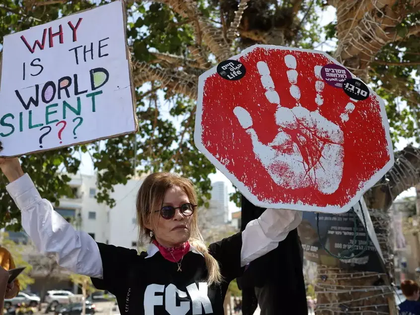 Guerra in Iran, in Italia le piazze sono divise: contro la guerra ma tra scontri e propaganda