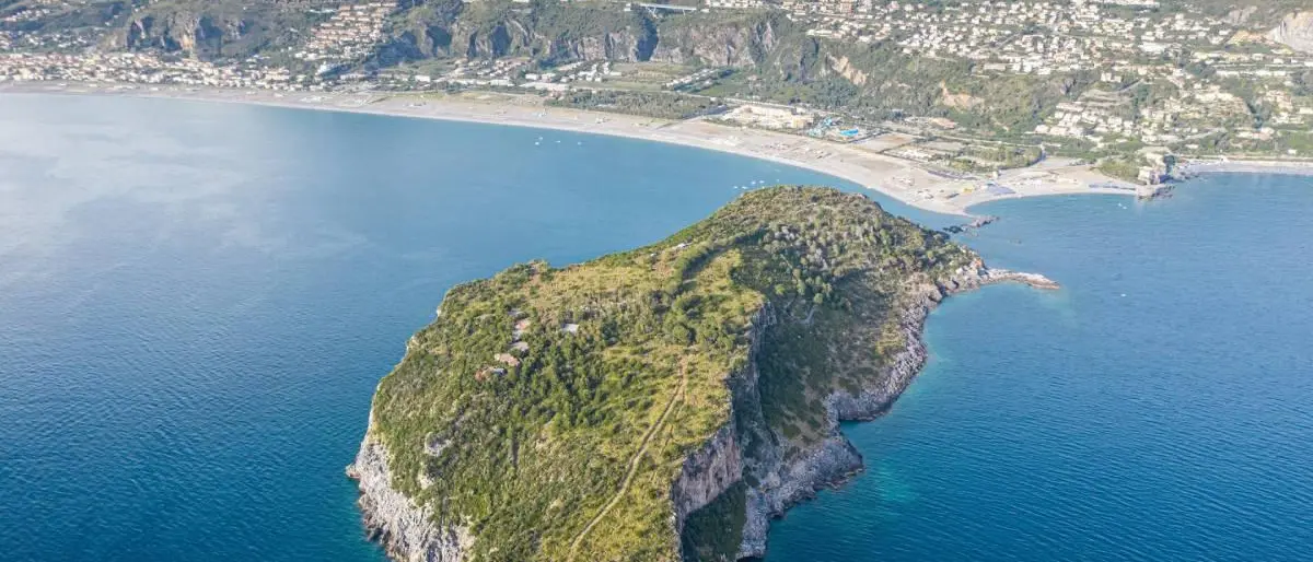 Spiagge libere, solo 21 Comuni calabresi\u00A0rispondono al bando regionale: ecco beneficiari ed esclusi\n