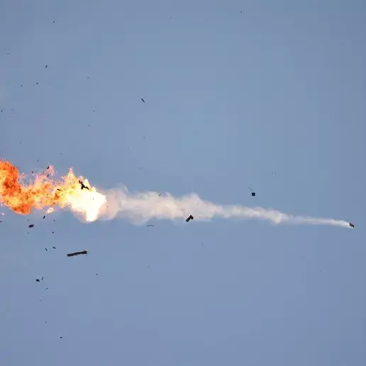 Iran-Usa, il piano di Trump in consegna tramite il canale del Pakistan ma Teheran frena: «Stanno negoziando con loro stessi»\n