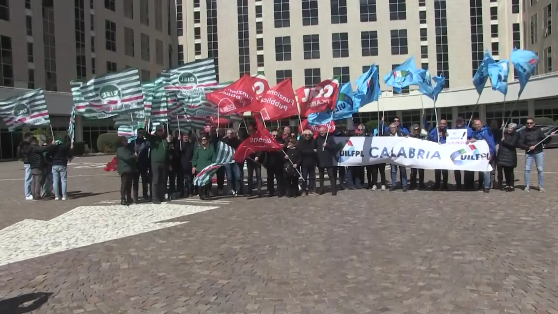 La sanità privata protesta alla Cittadella: «Basta sperequazioni di lavoro e salariali rispetto ai colleghi ospedalieri»\n