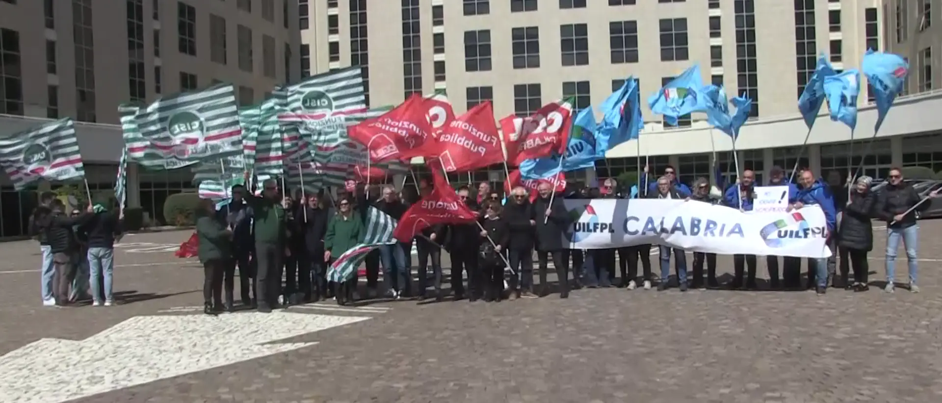 La sanità privata protesta alla Cittadella: «Basta sperequazioni di lavoro e salariali rispetto ai colleghi ospedalieri»\n