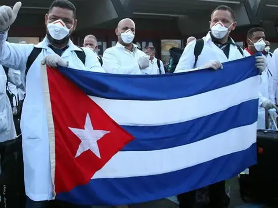 Gli Usa rilanciano: «Basta medici cubani in giro nel mondo». E la Calabria diventa un caso geopolitico