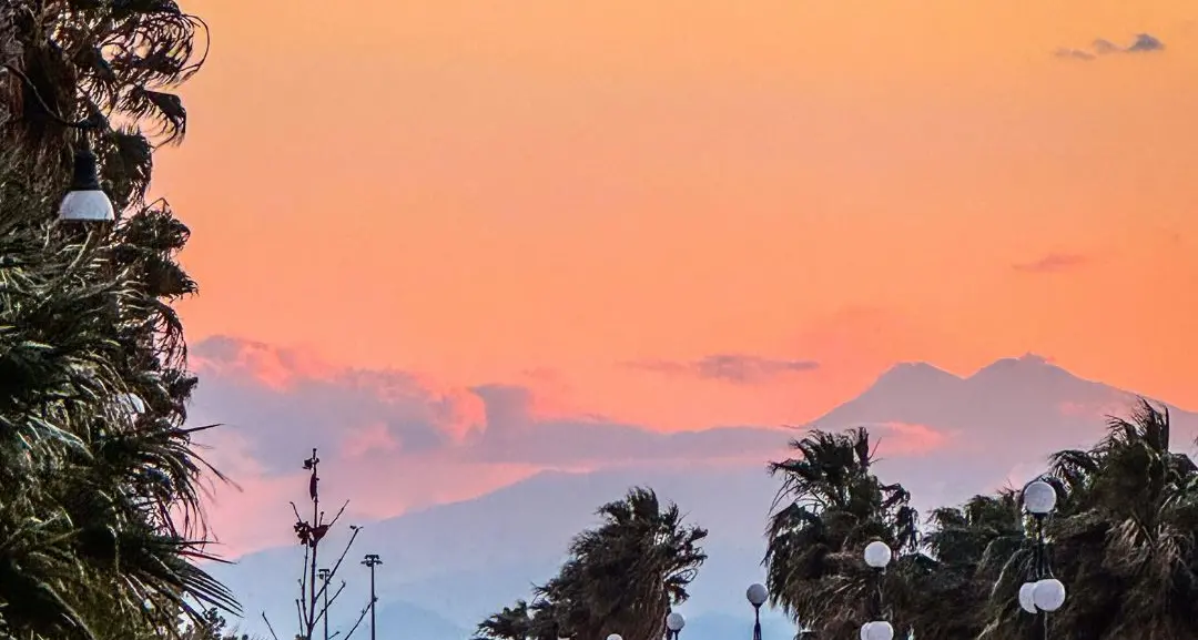 Sotto un cielo rosa, dove il cuore si ferma