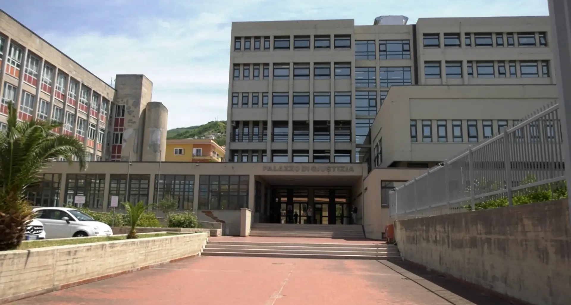 Paola, inchiesta sulla morte del 15enne. La procura sequestra i dispositivi elettronici\n