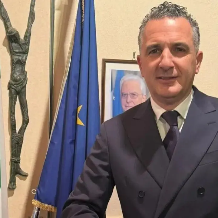 Scontro sui 14mila euro al mese ai nuovi sottosegretari, Orlandino Greco forza la mano per salvare i maxi stipendi\n\n\n