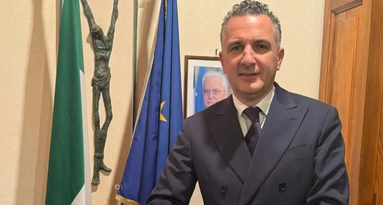 Scontro sui 14mila euro al mese ai nuovi sottosegretari, Orlandino Greco forza la mano per salvare i maxi stipendi\n\n\n