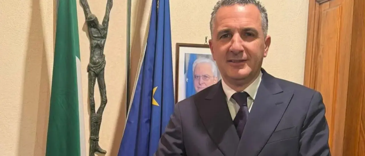 Scontro sui 14mila euro al mese ai nuovi sottosegretari, Orlandino Greco forza la mano per salvare i maxi stipendi\n\n\n