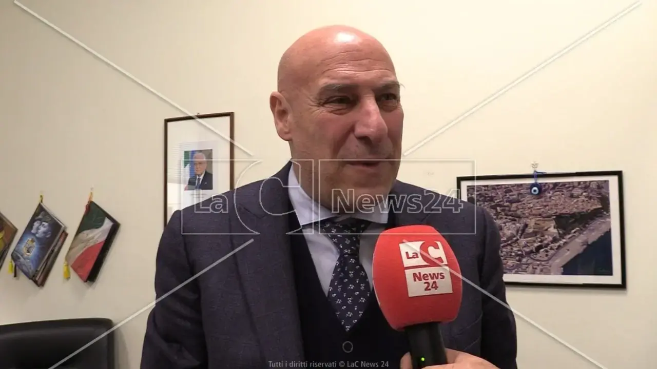 Crotone, picchiò un consigliere comunale: il sindaco Vincenzo Voce sarà processato per percosse\n