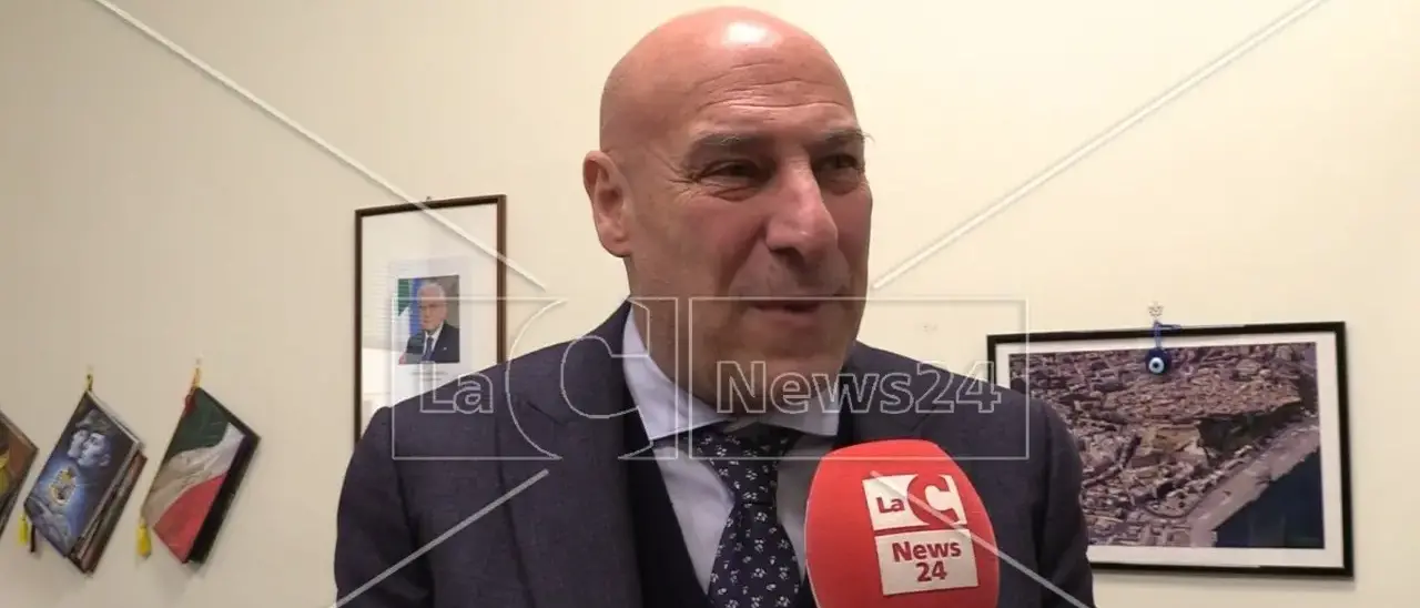 Crotone, picchiò un consigliere comunale: il sindaco Vincenzo Voce sarà processato per percosse\n