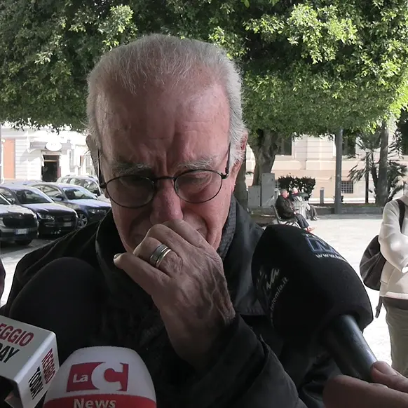 <p>Reggio, il dramma dei dializzati reggini costretti ai viaggi della speranza: «Pronti a incatenarci in piazza»</p>