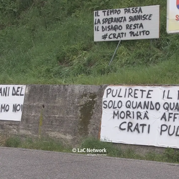 L’acqua è vita, non è distruzione. Allo svincolo di Tarsia il\u00A0monito alle istituzioni sulla gestione delle aste fluviali\u00A0\u00A0\n