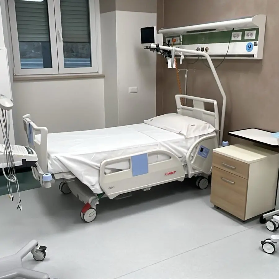 Macchinari all’avanguardia e 14 posti letto: ecco il nuovo reparto di Nefrologia dell’ospedale di Cosenza\n