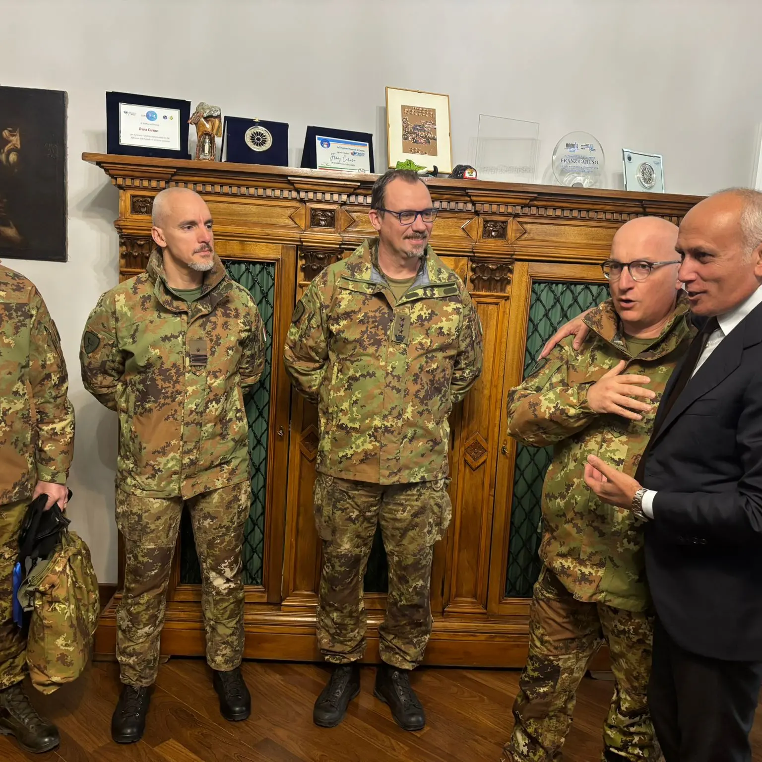 Il generale Ferrara torna a Cosenza e incontra il sindaco Franz Caruso\n