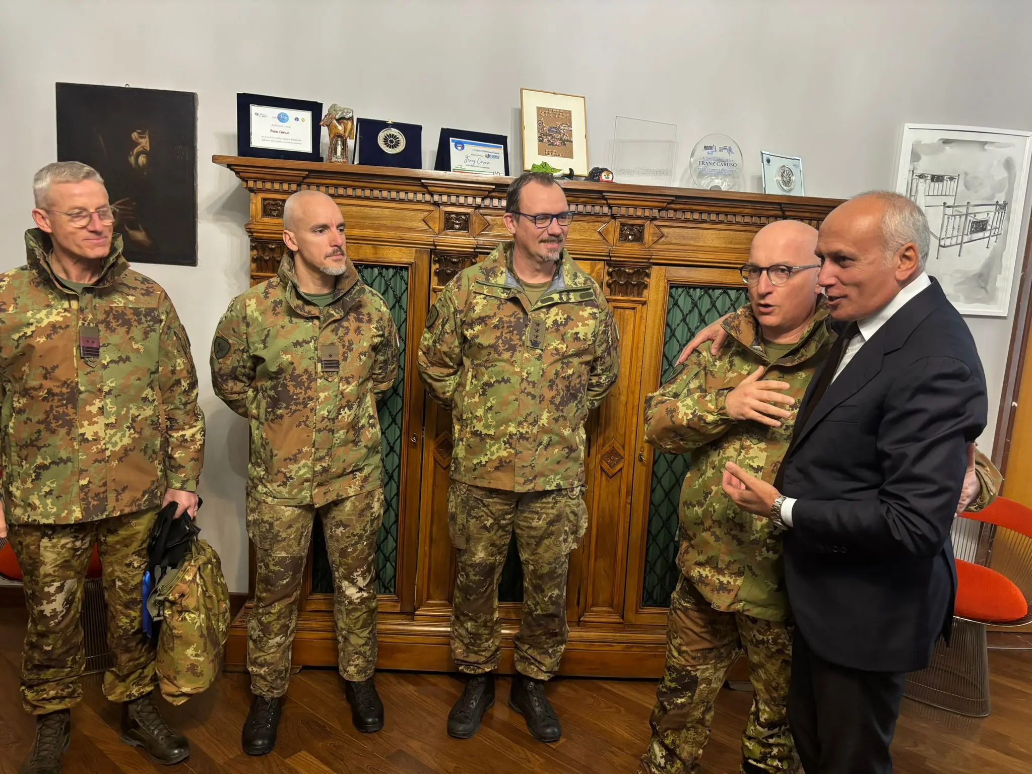 Il generale Ferrara torna a Cosenza e incontra il sindaco Franz Caruso\n