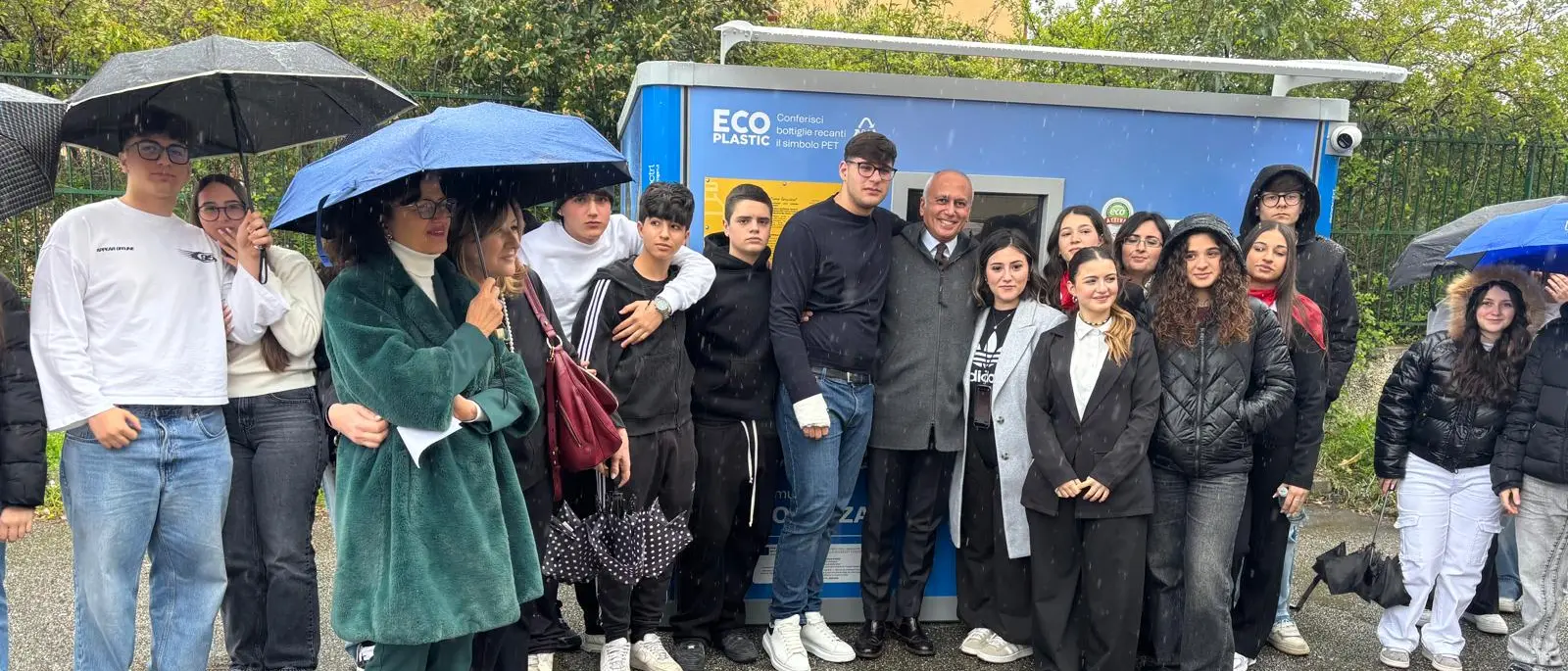 Cosenza porta le “mangia plastica” nelle scuole e rilancia il piano sulla sostenibilità\n