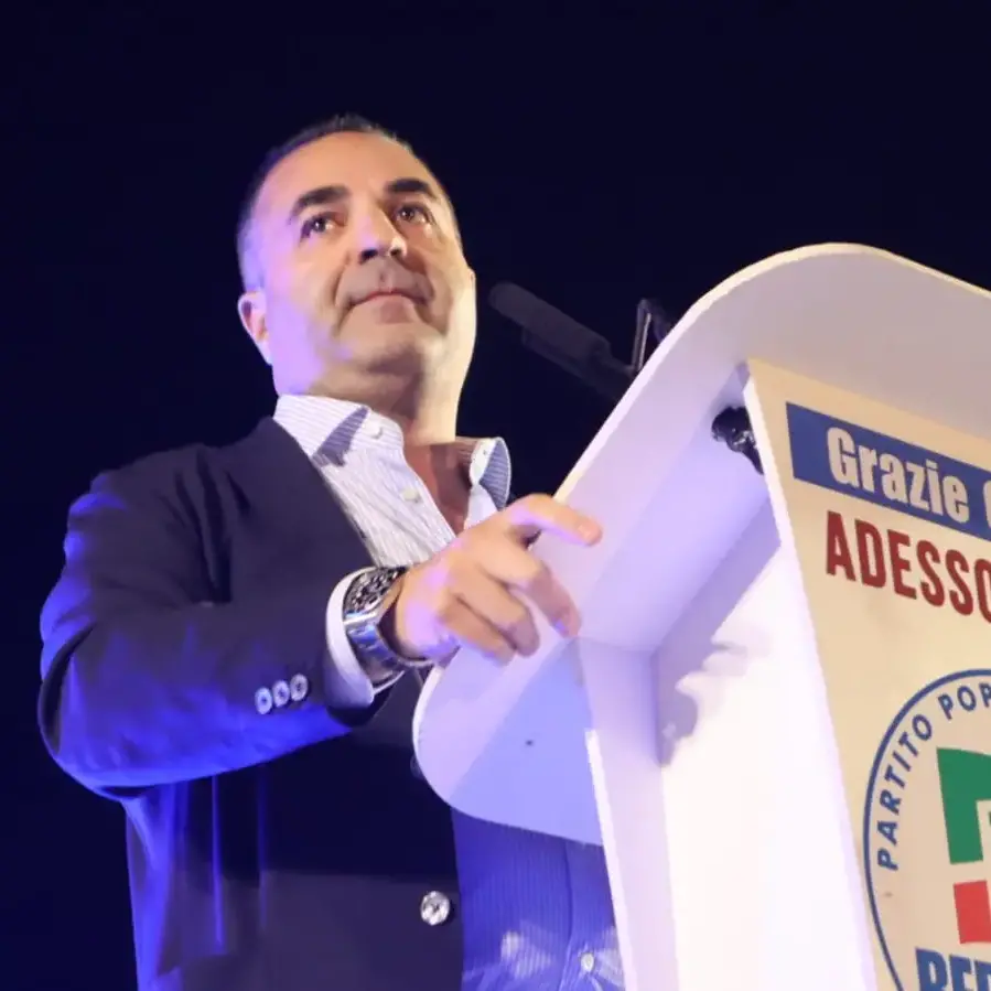 <p>Francesco Cannizzaro (Fi) si candida a sindaco di Reggio Calabria: «C’è voglia di cambiamento e riscatto»</p>