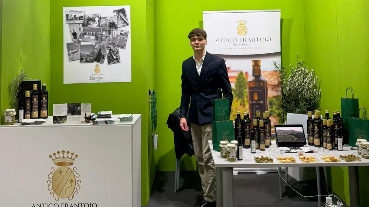 Guida Bibenda, “4 gocce” all’olio\u00A0dell’Antico Frantoio Bardari: riconoscimento nazionale per il 23enne di Pizzo che guida l’azienda\n