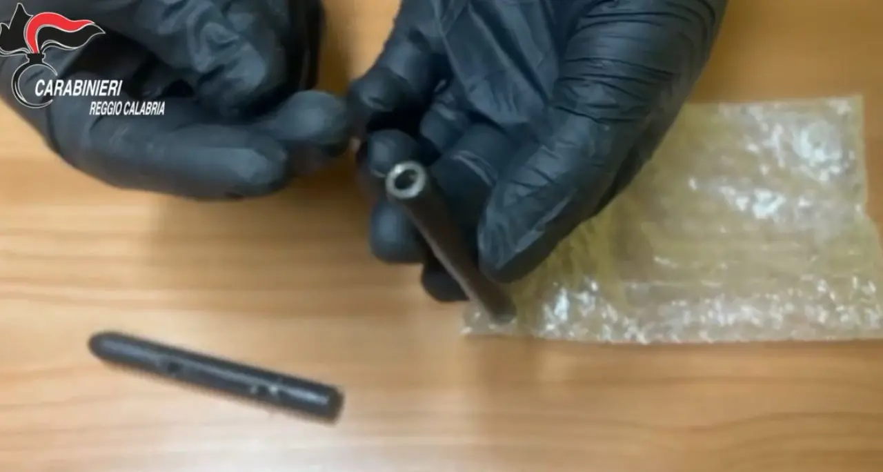 Nel salotto deteneva una penna-pistola, un arresto a Riace. È il secondo ritrovamento in pochi mesi nel Reggino\n
