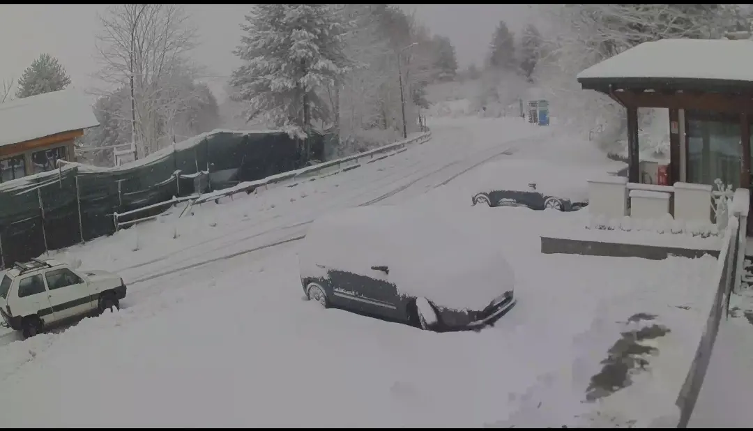 Il ciclone Deborah riporta l’inverno in Calabria: neve abbondante sui rilievi\n